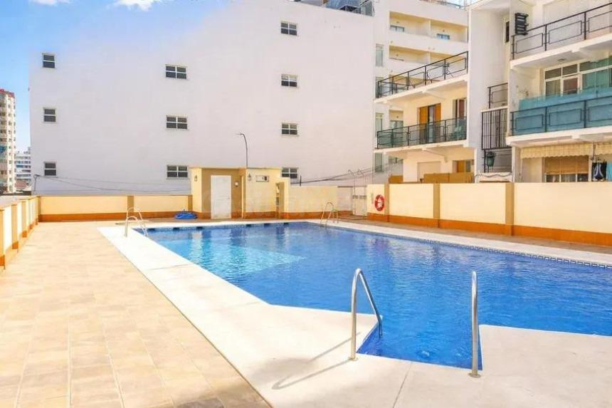 Amplio Apartamento de Oportunidad en el Corazón del Calvario, Torremolinos