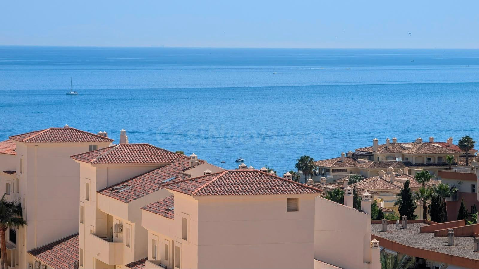 Piso en venta en zona Torrequebrada en urbanización tranquila