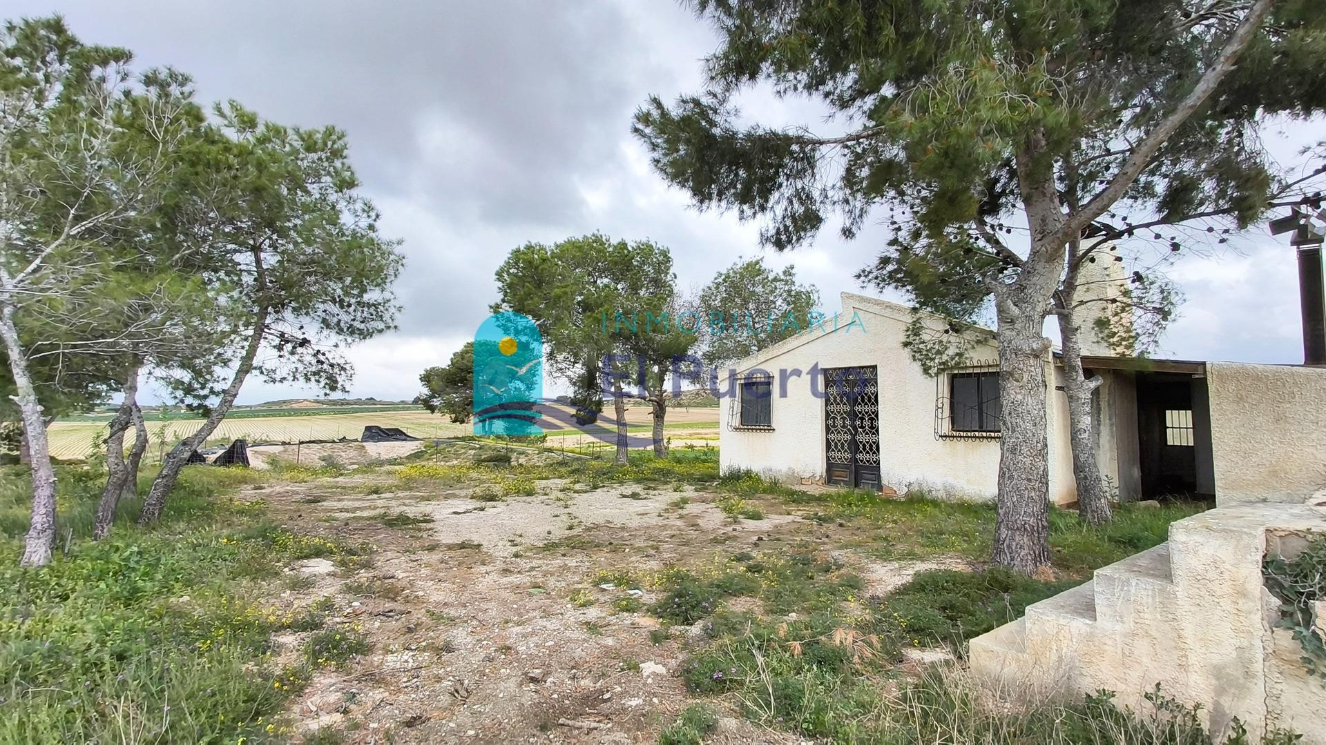 FINCA RÚSTICA CON VIVIENDA PARA REFORMAR Y 16.000 m2 – REF 2100
