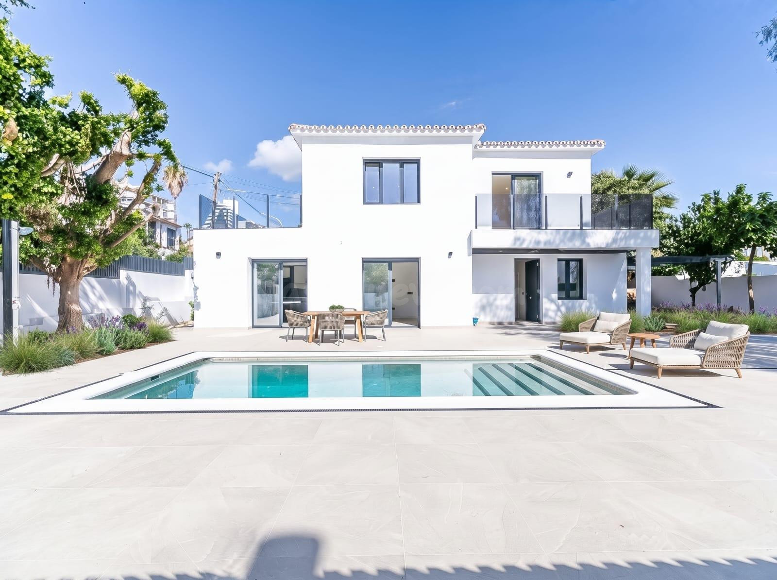 Impresionante Villa de Lujo en Benalmádena a Solo Pasos del Mar