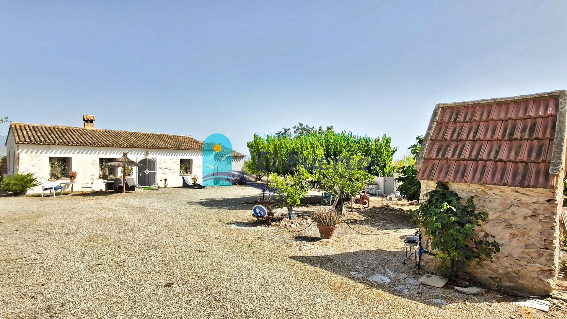 CASA DE CAMPO CON PISCINA Y MÁS DE 31.000 m2 DE PARCELA EN RAIGUERO BAJO, TOTANA - REF 2052