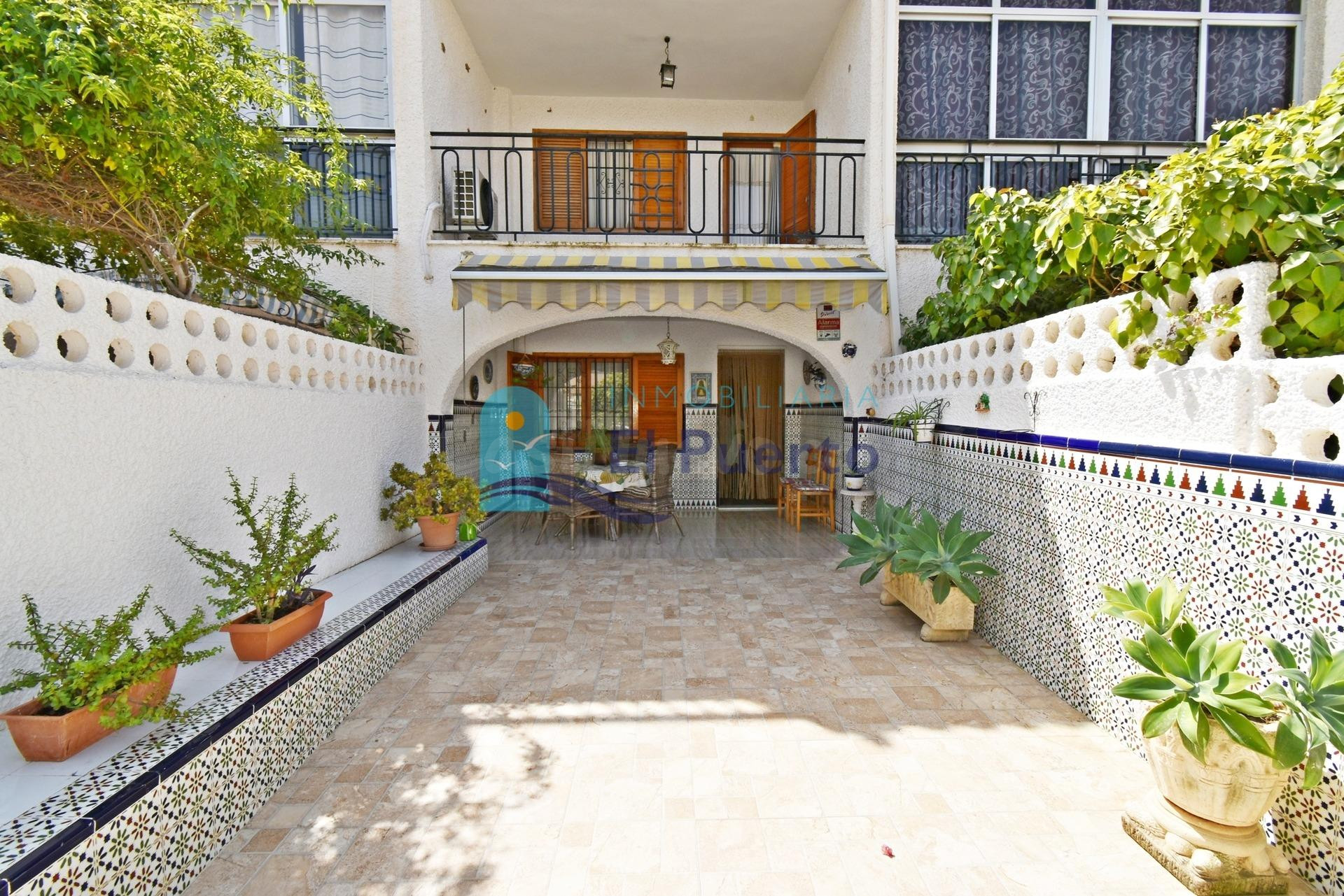 DÚPLEX CON 5 DORMITORIOS CERCA DEL MAR EN LA ZONA DE LA ISLA – REF. 1819