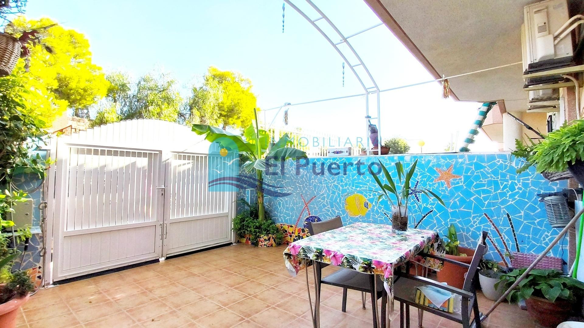 DÚPLEX CON 4 DORMITORIOS CERCA DEL MAR EN BAHÍA – REF. 1829