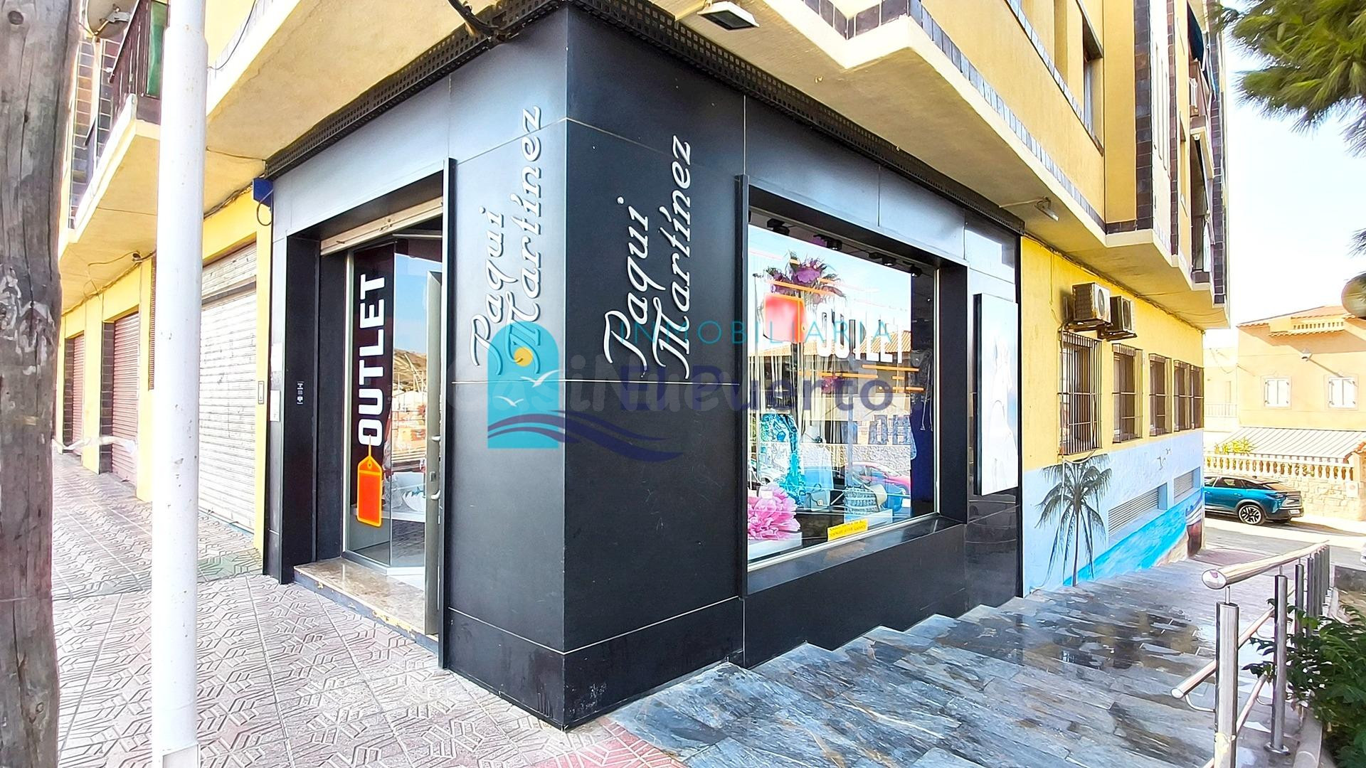 LOCAL COMERCIAL A 40 METROS DEL MAR EN LA ISLA – REF. 2069
