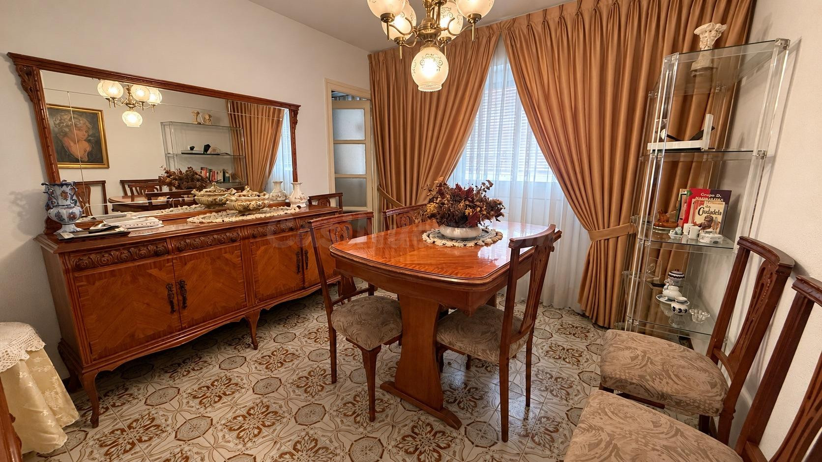 Vivienda luminosa con posibilidades de reforma y distribución
