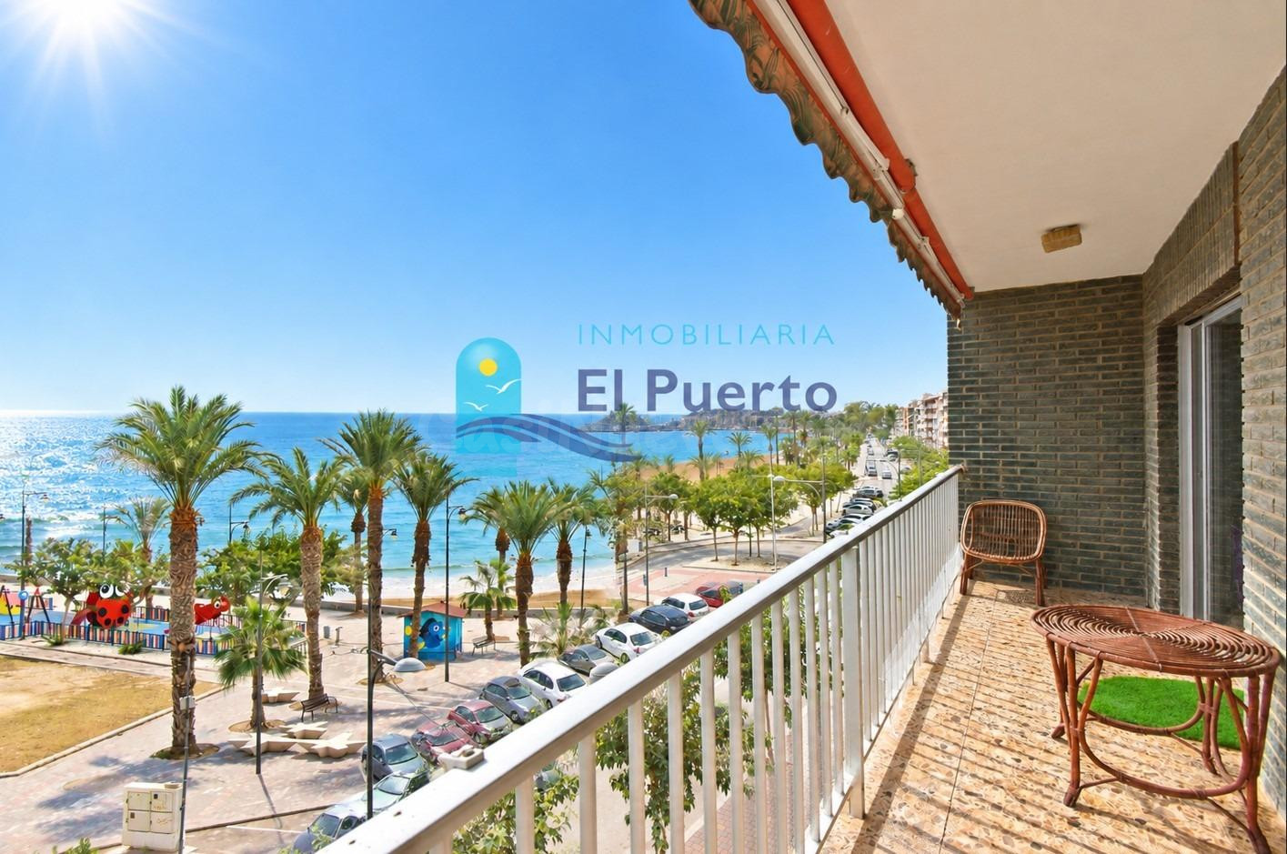 PISO EN PRIMERA LÍNEA DE MAR EN EL RIHUETE – REF. 1836