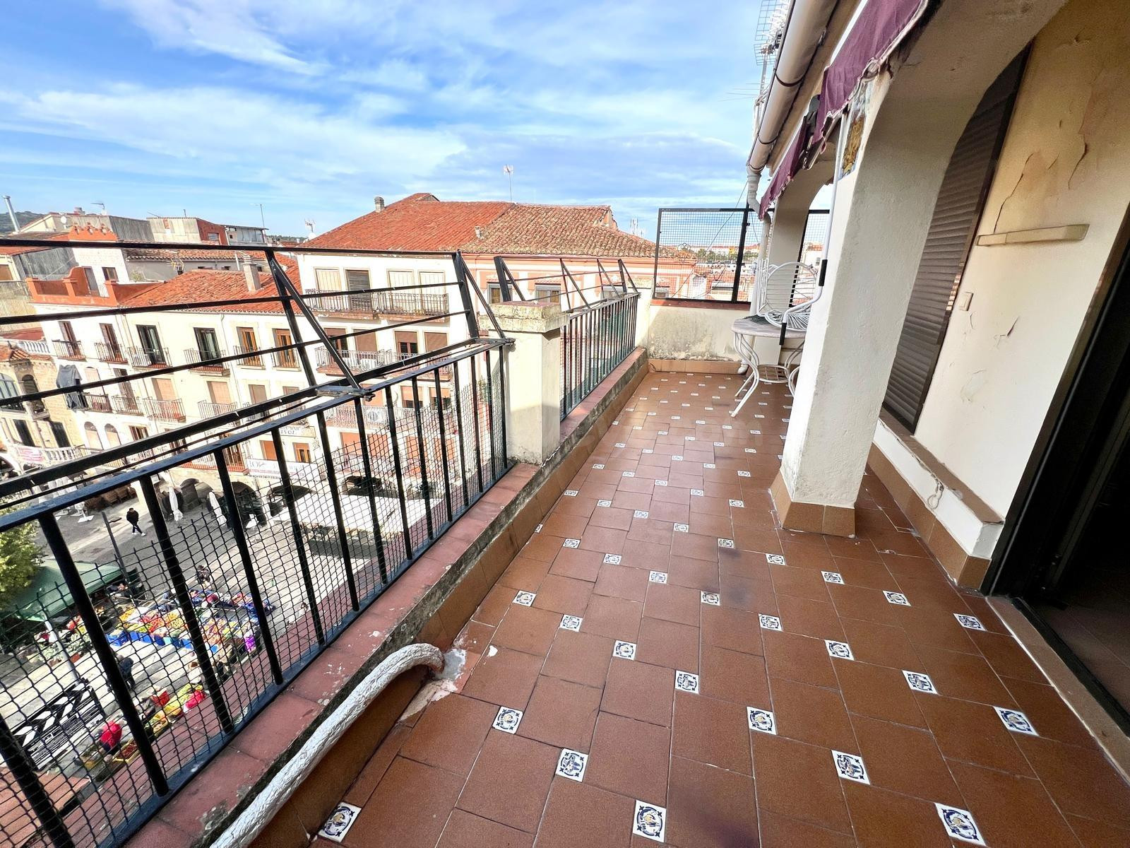 PISO DUPLEX CON TERRAZA EN LA PLAZA MAYOR