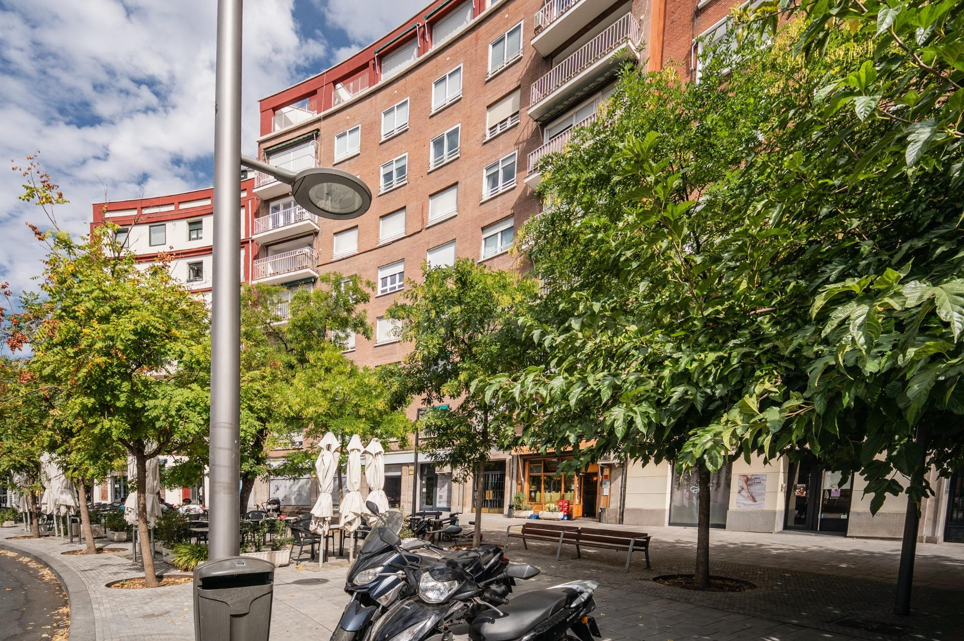 LOCAL EN ALQUILER DE 250 M2 + 25 M2 DE PATIO PRIVATIVO | GLORIETA DE LÓPEZ DE HOYOS ,  CALLE NIELFA
