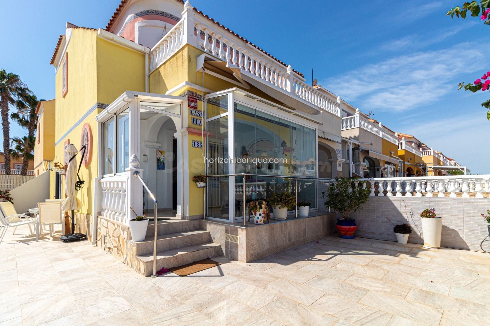 Chalet adosado en esquina en venta en Lomas de Cabo Roig – Orihuela Costa – Costa Blanca Sur