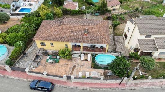 CHALET CON GRAN PARCELA, GARAJE Y VISTAS – IDEAL FAMILIAS | PARC DE MAÇANET