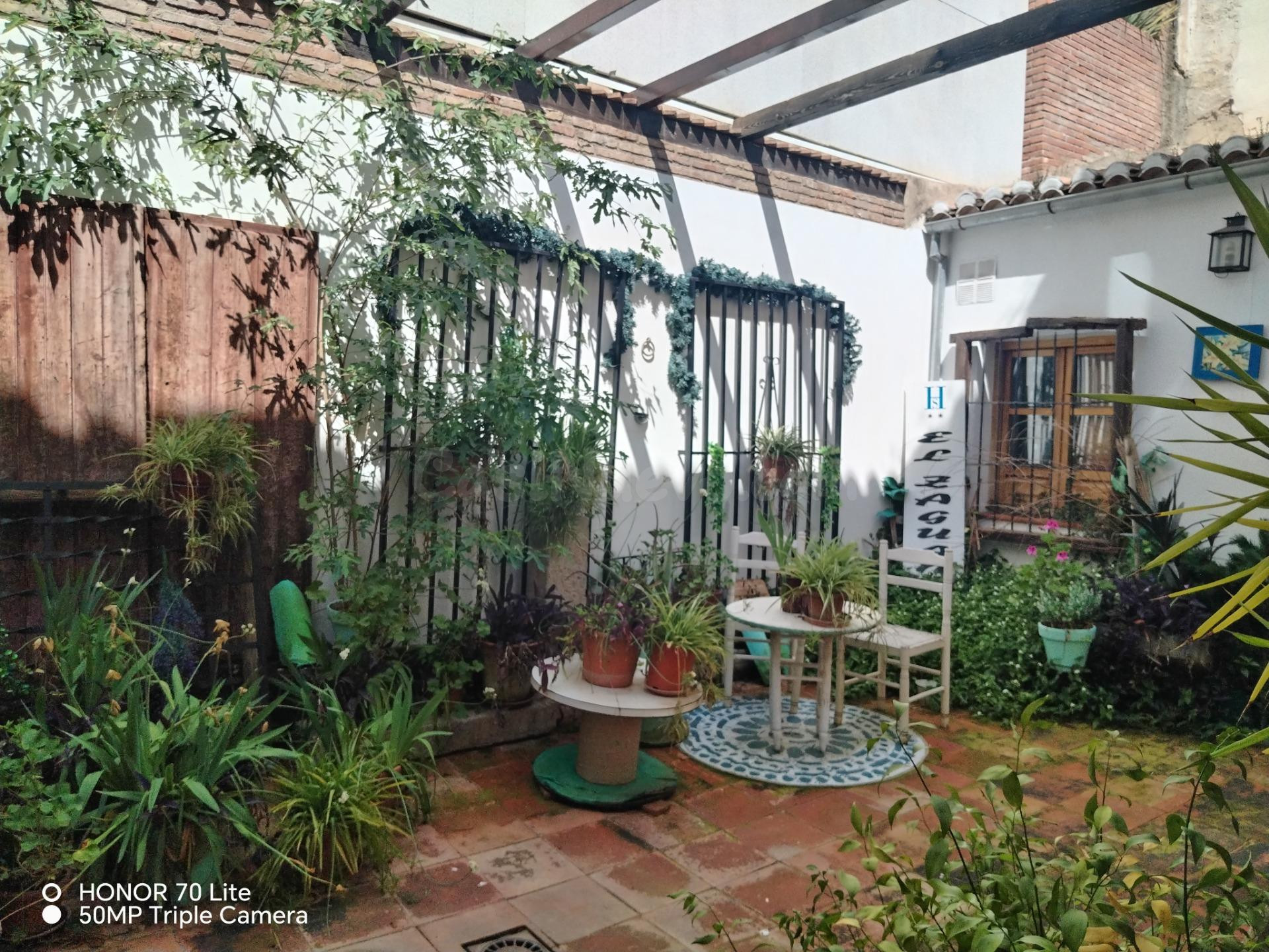 MAGNÍFICA INVERSIÓN!! HOSTAL CON ENCANTO EN PLENO CENTRO DE GRANADA!!!