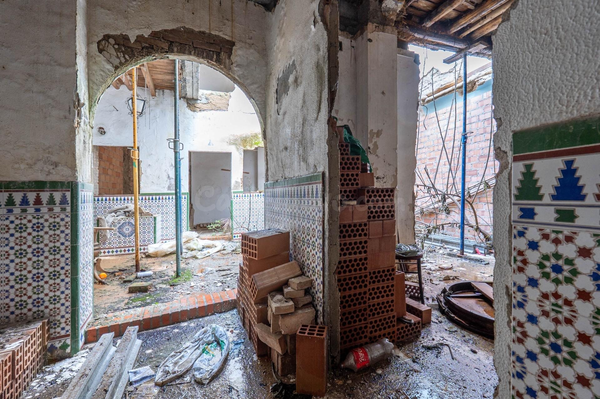 CASA CON PROYECTO DE OBRA AUTORIZADO  JUNTO AL PASEO DE LOS TRISTES... ALBAYCIN!!
