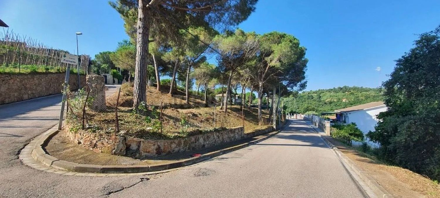 Parcela en venta en Els Pinars – Lloret de Mar – Costa Brava