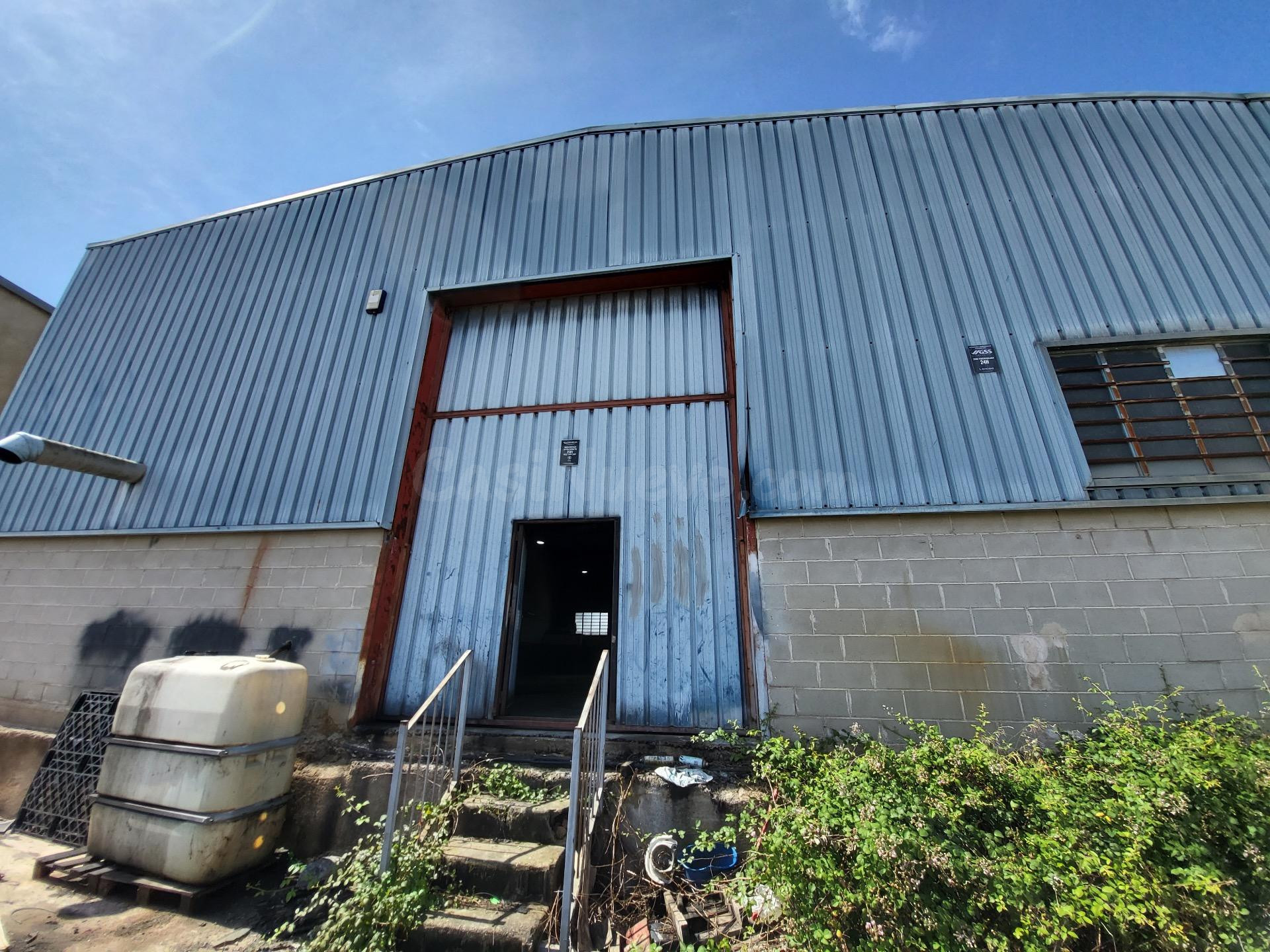Nave Industrial con Oficinas en Venta en Sils | Excelente Ub - foto 2