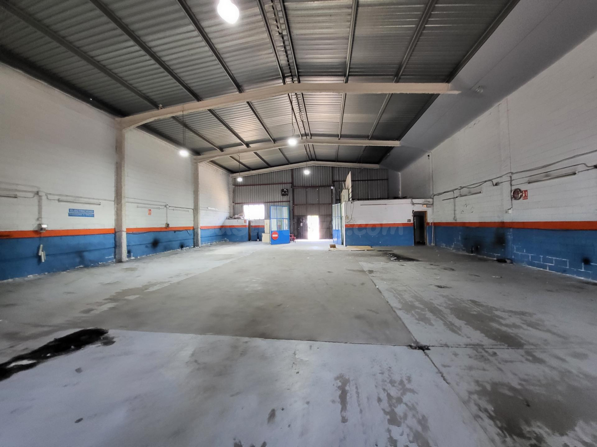 Nave Industrial con Oficinas en Venta en Sils | Excelente Ub - foto 3