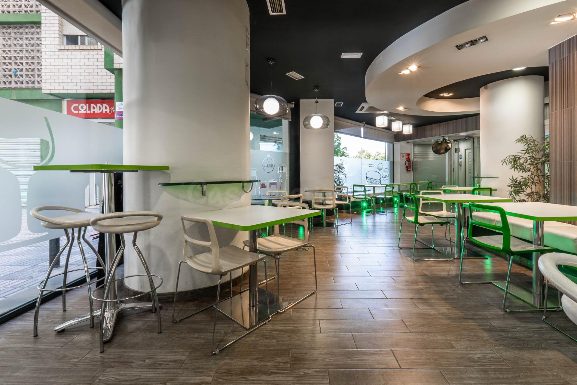 MAGNÍFICA INVERSIÓN!!! Venta de cafetería La Contraviesa de 160 m2  junto a Alcampo!!