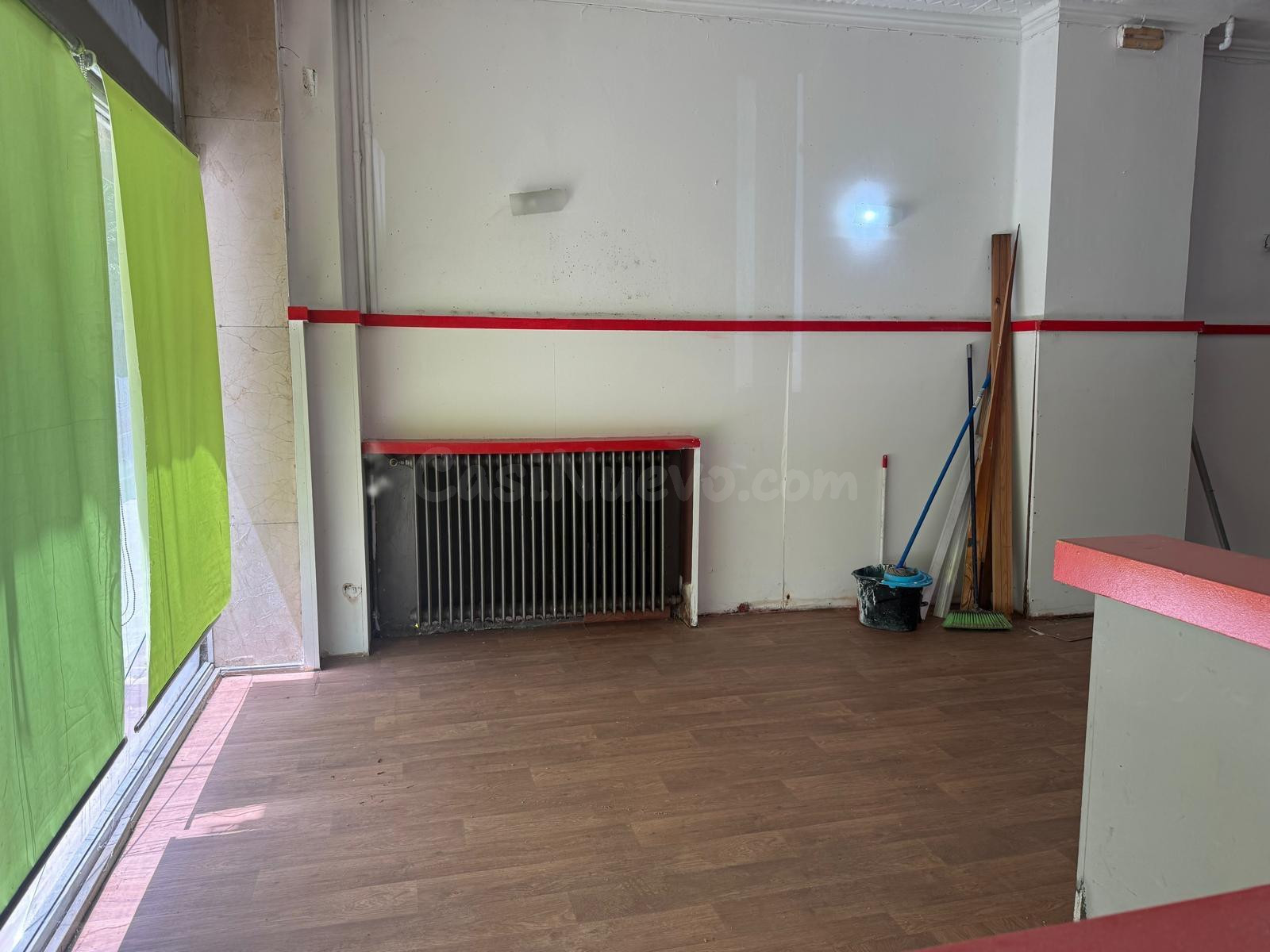 Amplio local comercial con altillo en pleno centro de Lleida – Calle Anselm Clavé