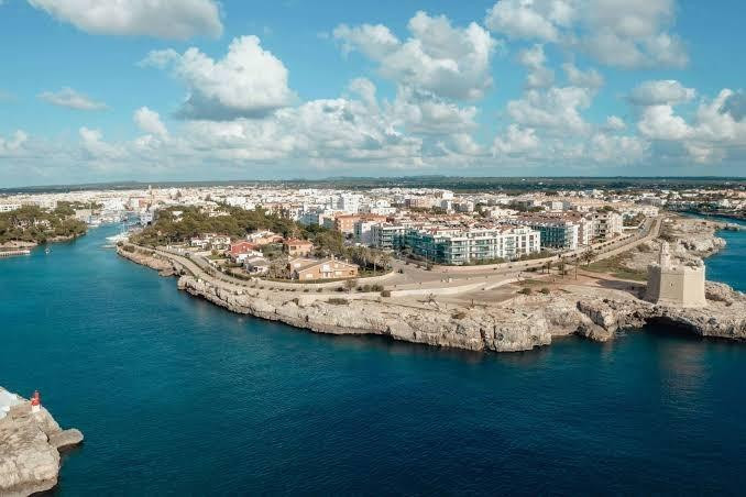 Oportunidad de inversión en primera línea de mar, Menorca — activo singular en explotación