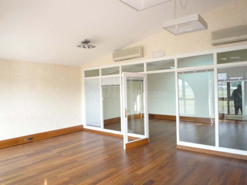 Oficina 6 habitaciones 300m² en alquiler - Poligono de Raos