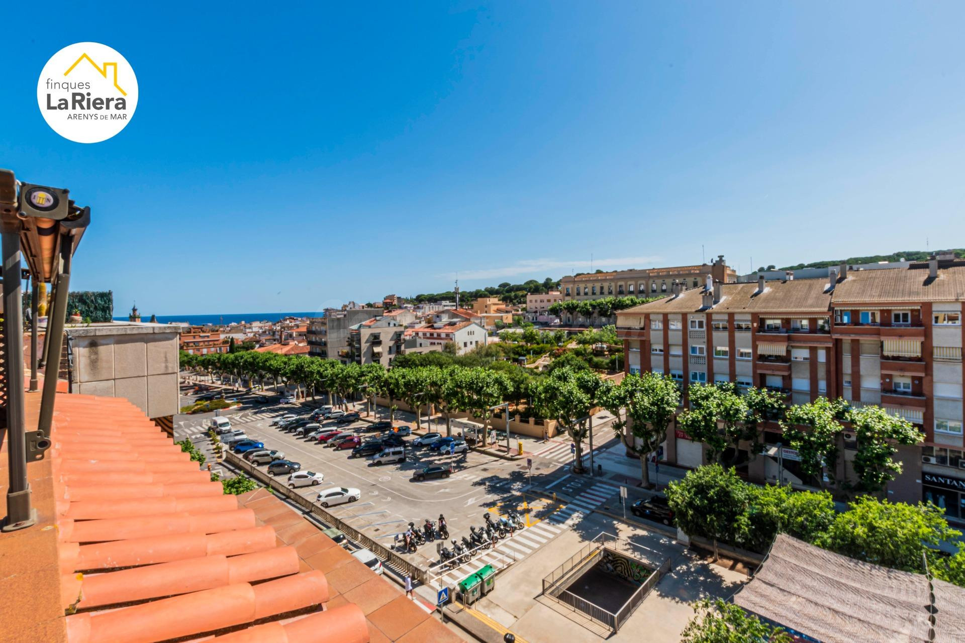ÁTICO DÚPLEX CÉNTRICO Y ESQUINERO EN ARENYS DE MAR