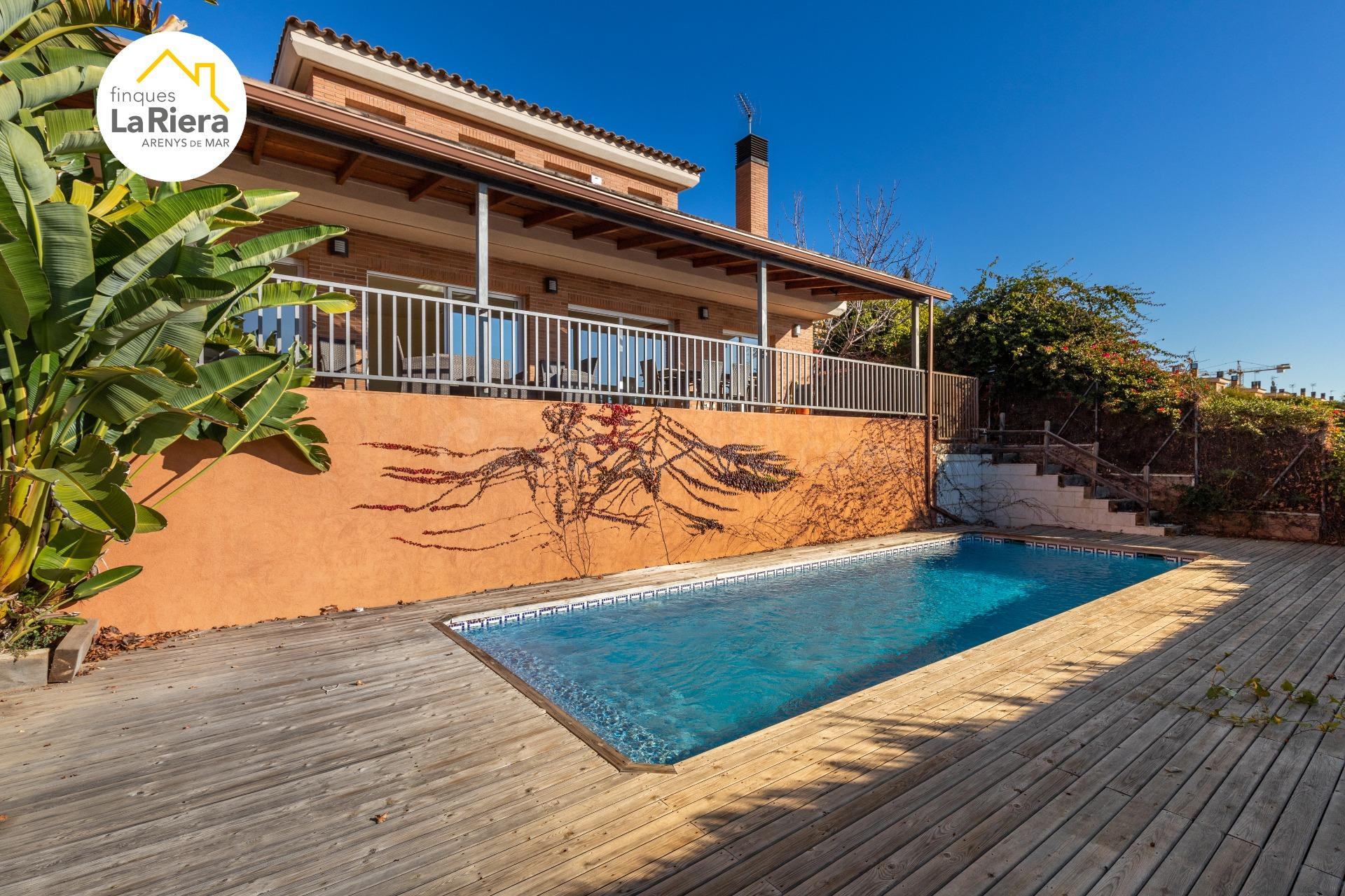 FABULOSA CASA A 4 VIENTOS CON VISTAS A MAR Y MONTAÑA !!