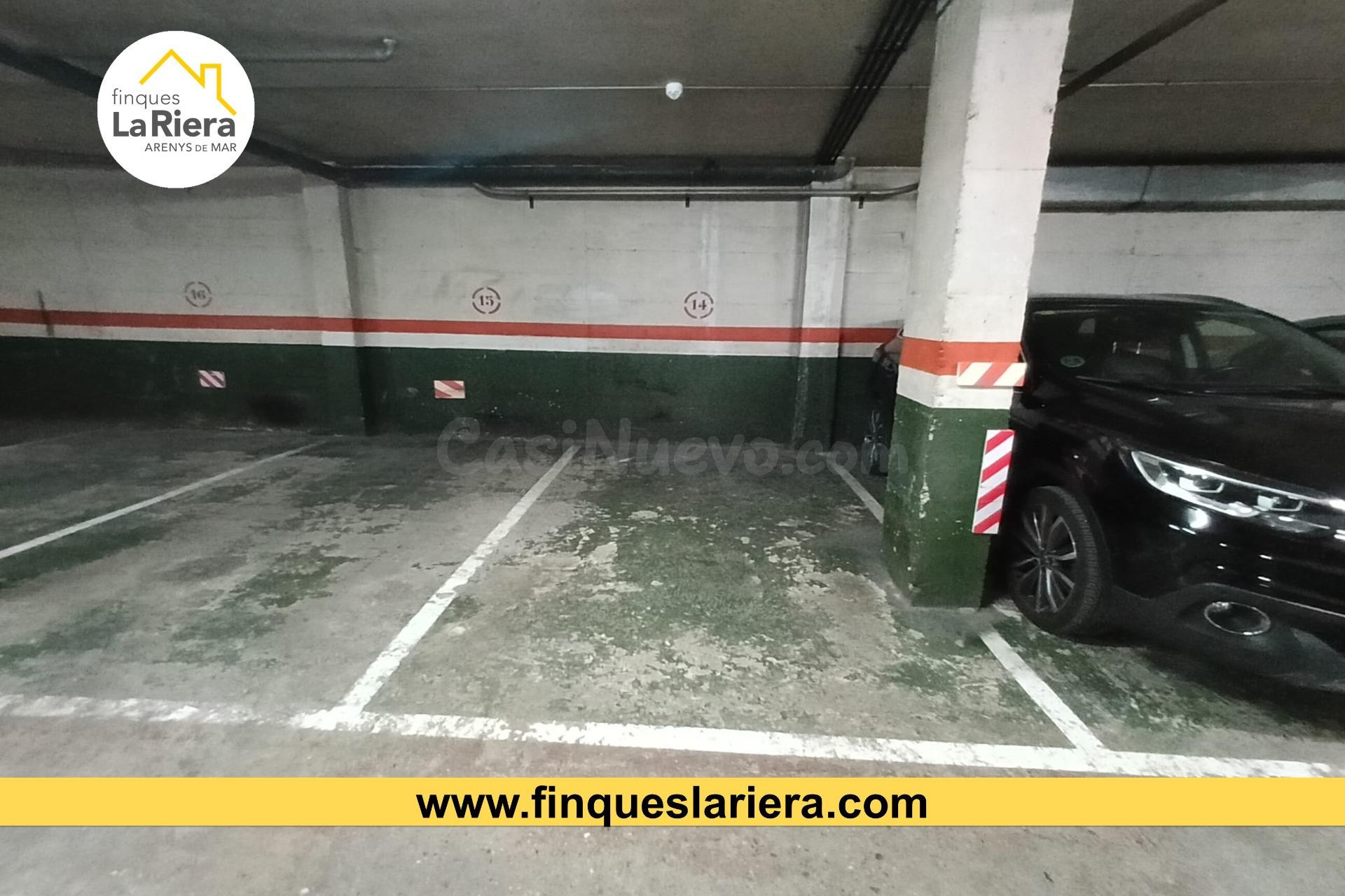 PLAZA DE PARQUING EN CALLE SANTA CLARA