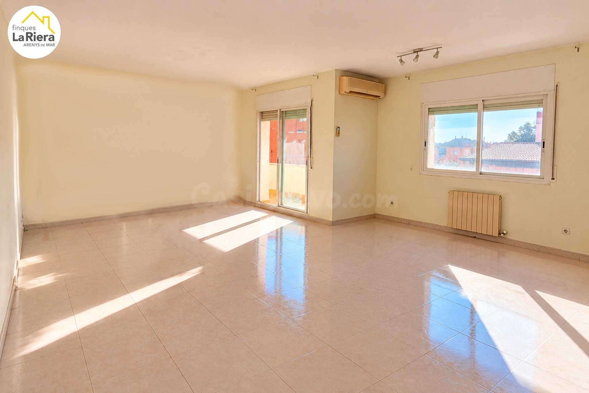 BUENA OPORTUNIDAD - PISO CON ASCENSOR Y 3 habitaciones.