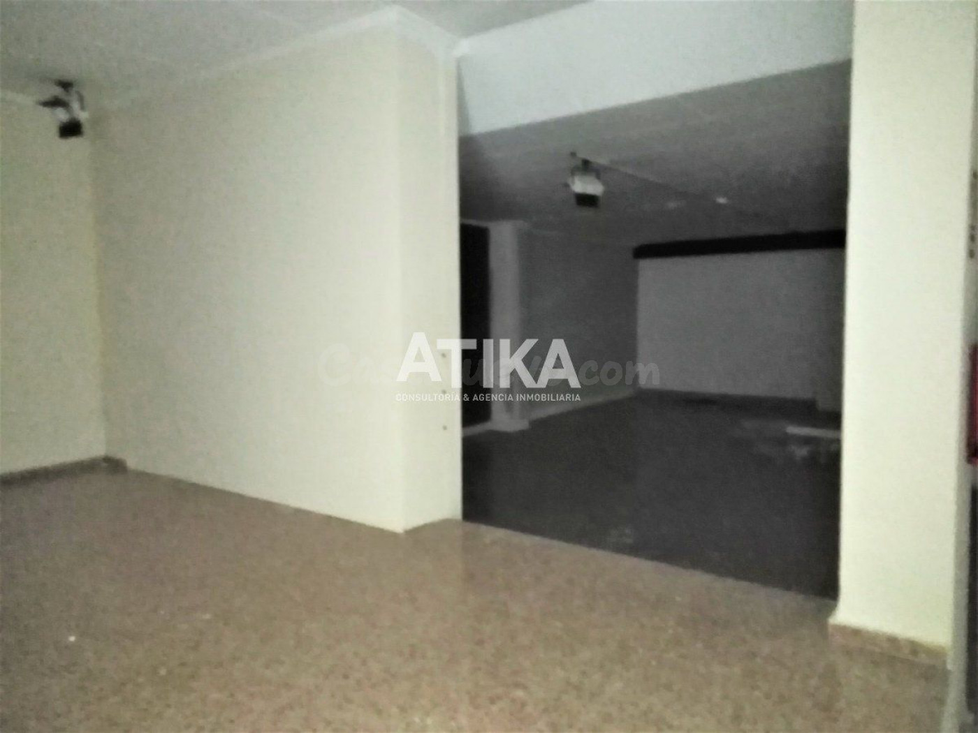 LOCAL COMERCIAL A LA VENTA EN AMPOLIA AVENIDA