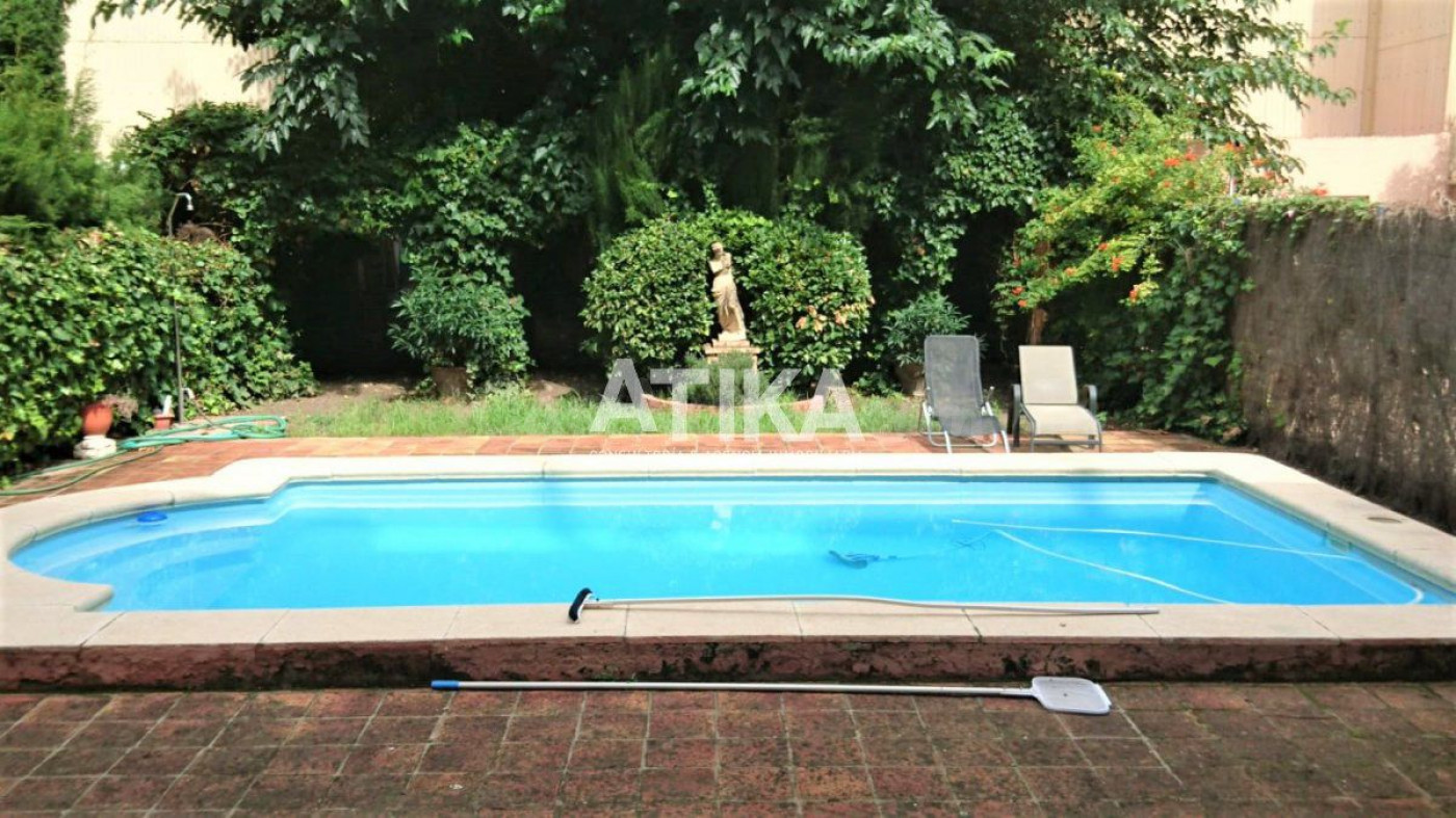 MAGNÍFICA CASA EN VENTA CON JARDÍN Y PISCINA, EN EL CASCO URBANO DE ONTINYENT