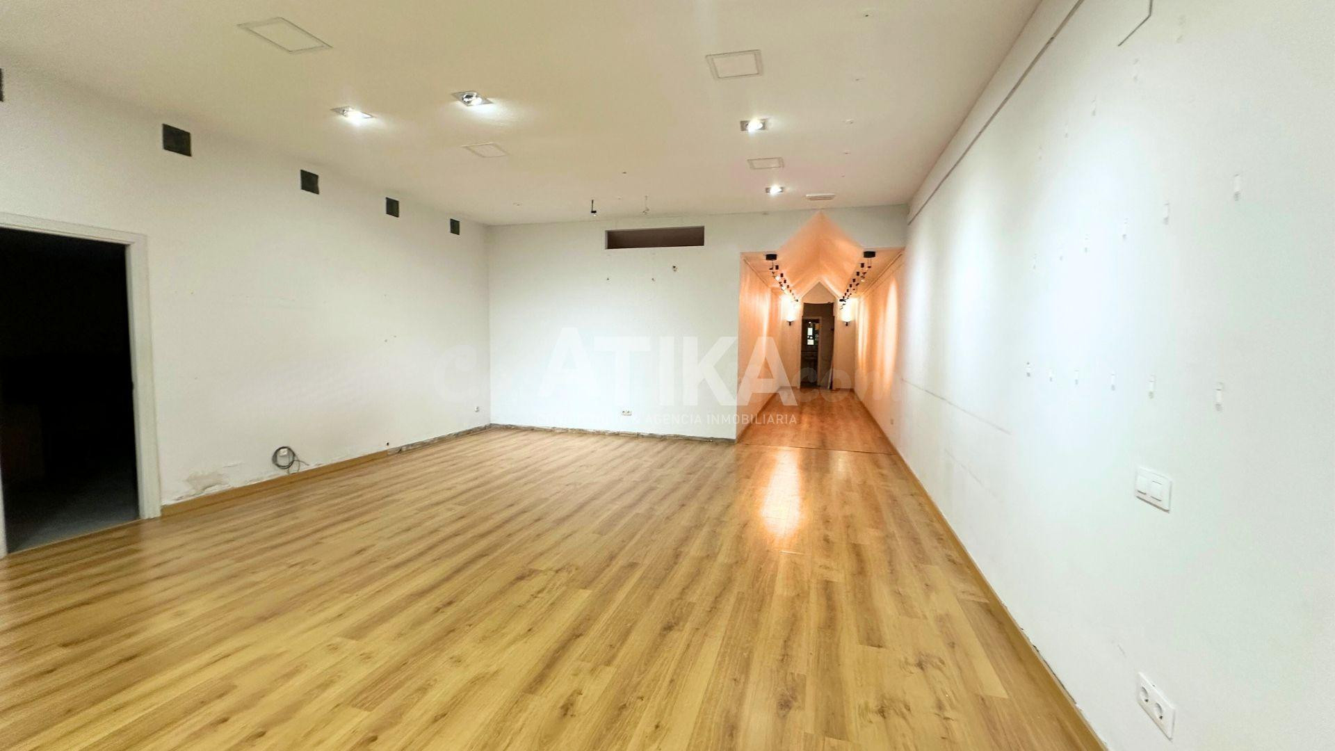 LOCAL COMERCIAL EN AMPLIA AVENIDA