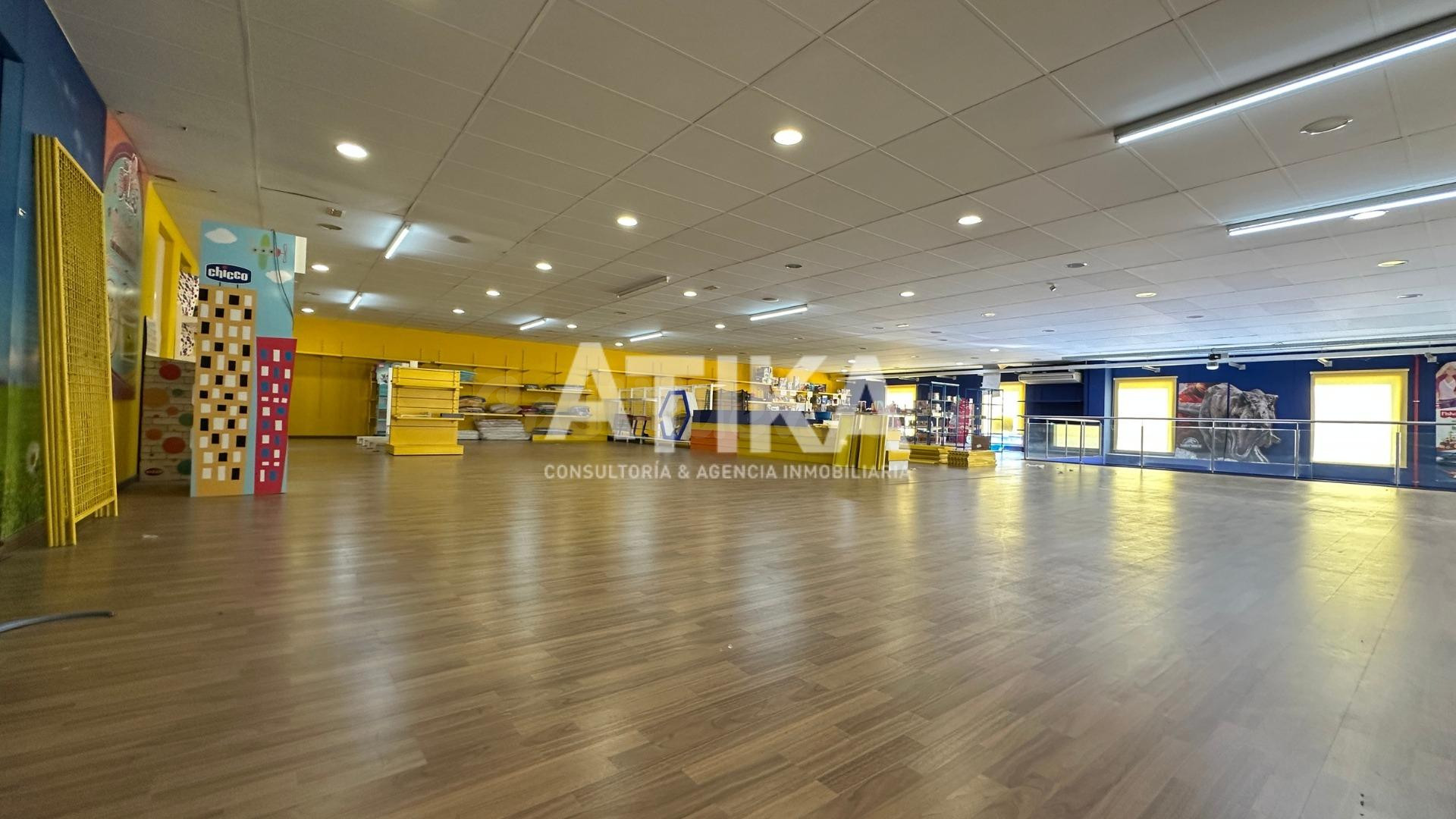 NAVE COMERCIAL EN ALQUILER EN ONTINYENT-EXCELENTE UBICACIÓN JUNTO A LA AVENIDA DEL TEXTIL