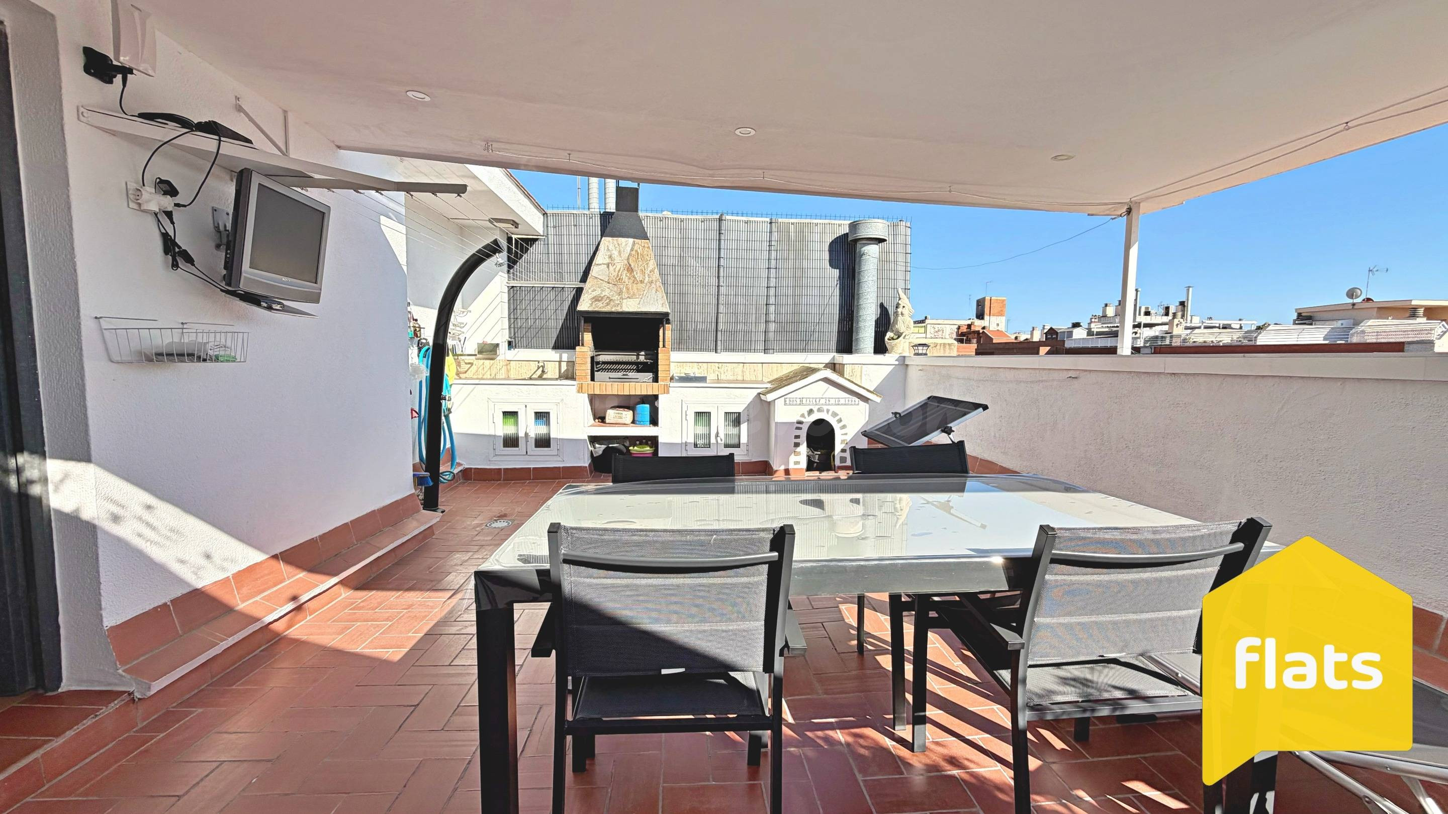 ¡Descubre esta increíble vivienda totalmente reformada, lista para entrar a vivir y perfectos acabados en zona Centro, a pocos pasos del Metro L1 Santa Coloma!