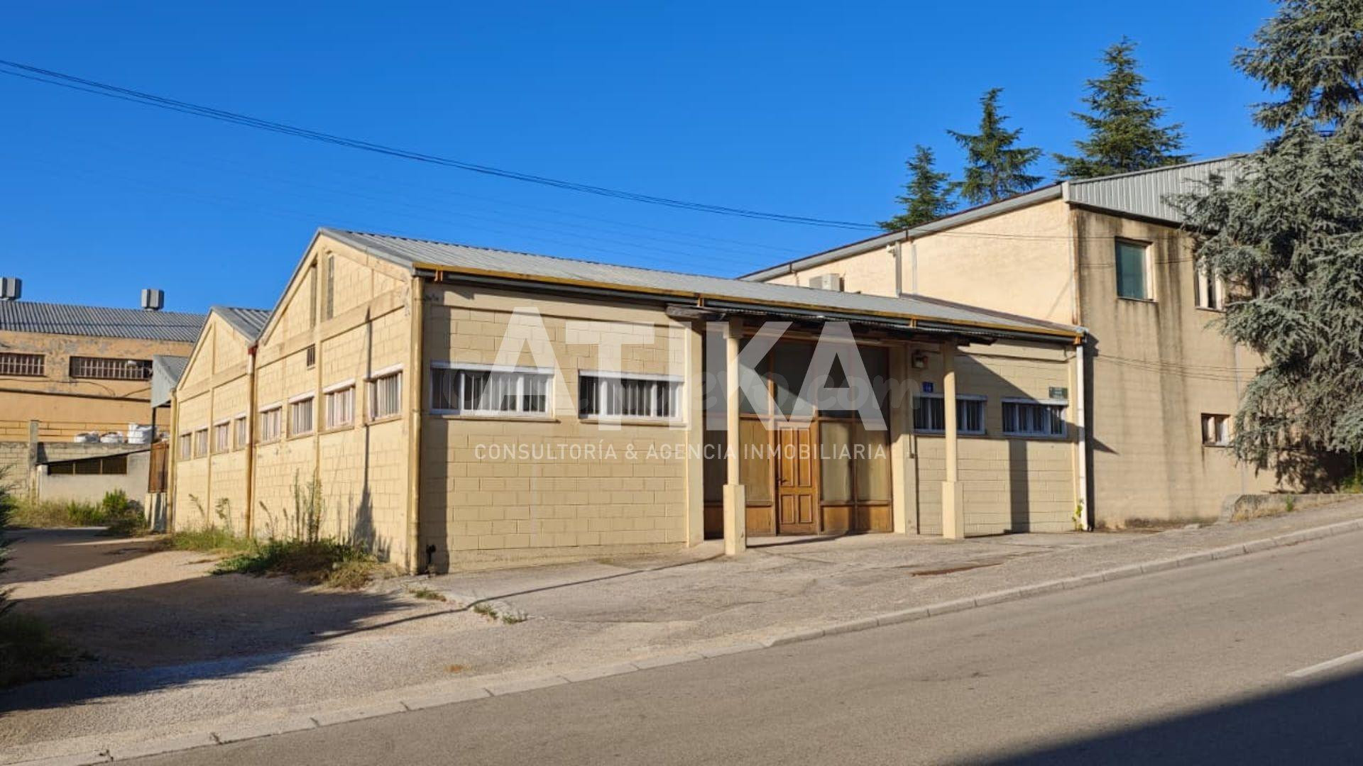 NAVE INDUSTRIAL EN ALQUILER CON AMPLIA PARCELA Y EXCELENTES ACCESOS - ONTINYENT