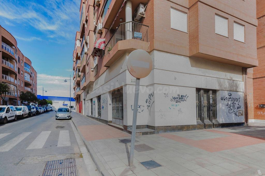 Local en venta en Almería