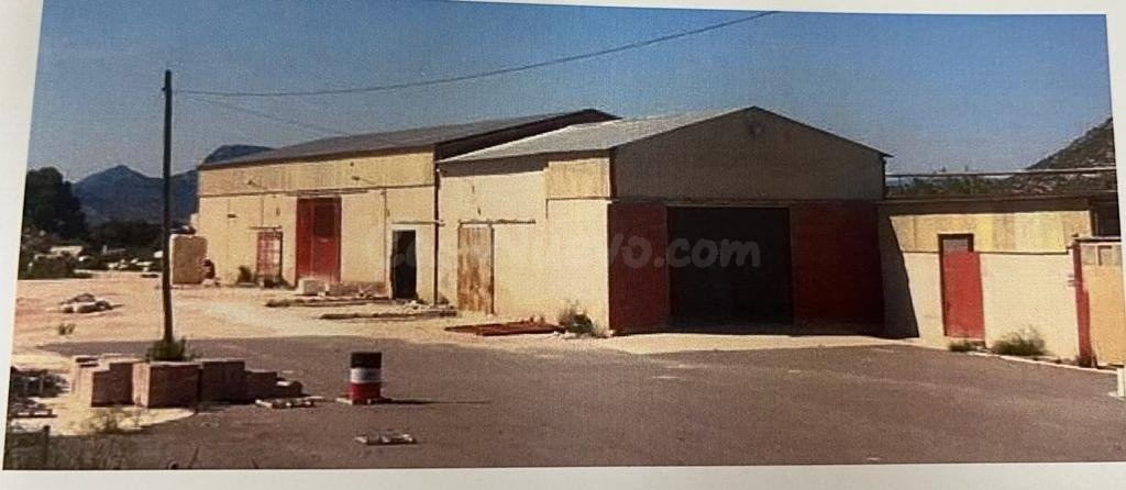 Se Vende Nave Industrial y Parcela en la Carretera de Monóvar - Novelda (Alicante)