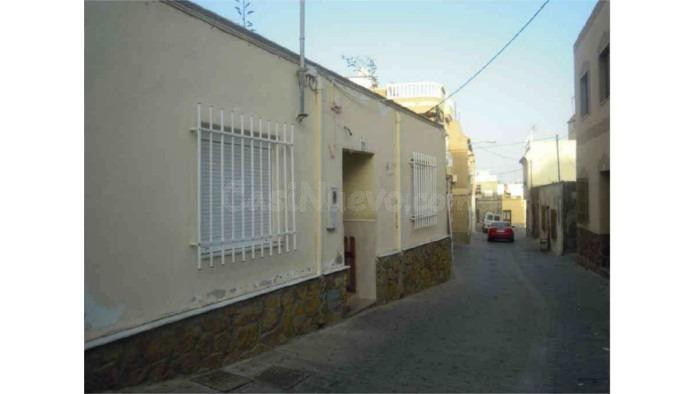 Casa ocupada en venta en Adra