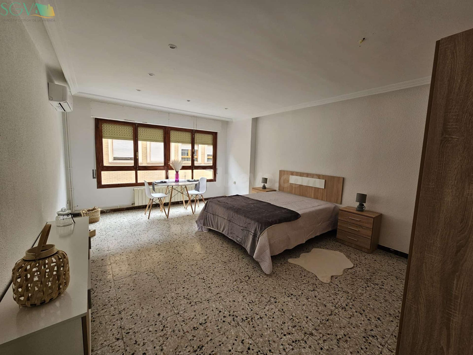 SE ALQUILAN habitaciones MUY GRANDES EN LA GARROBA - NOVELDA (ALICANTE)