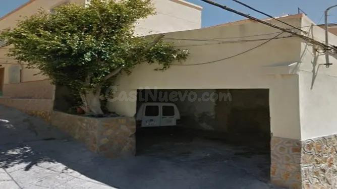 Chalet adosado OCUPADO en venta en Adra