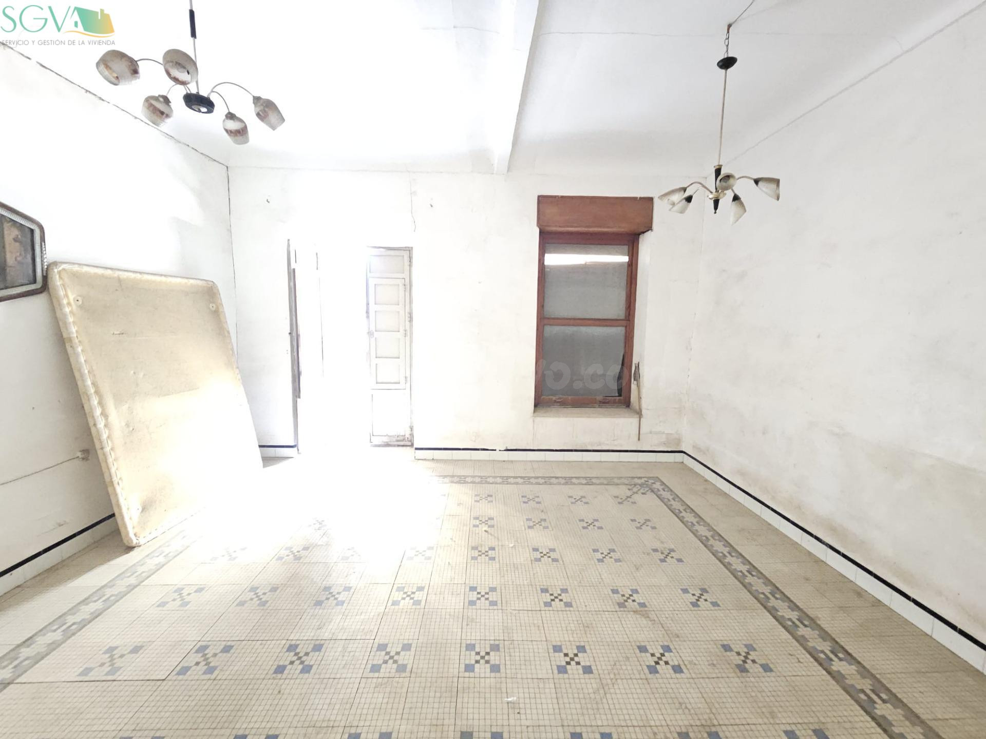 SE VENDE CASA PARA REFORMAR EN EL BARRIO DE SAN ROQUE - NOVE - foto 2