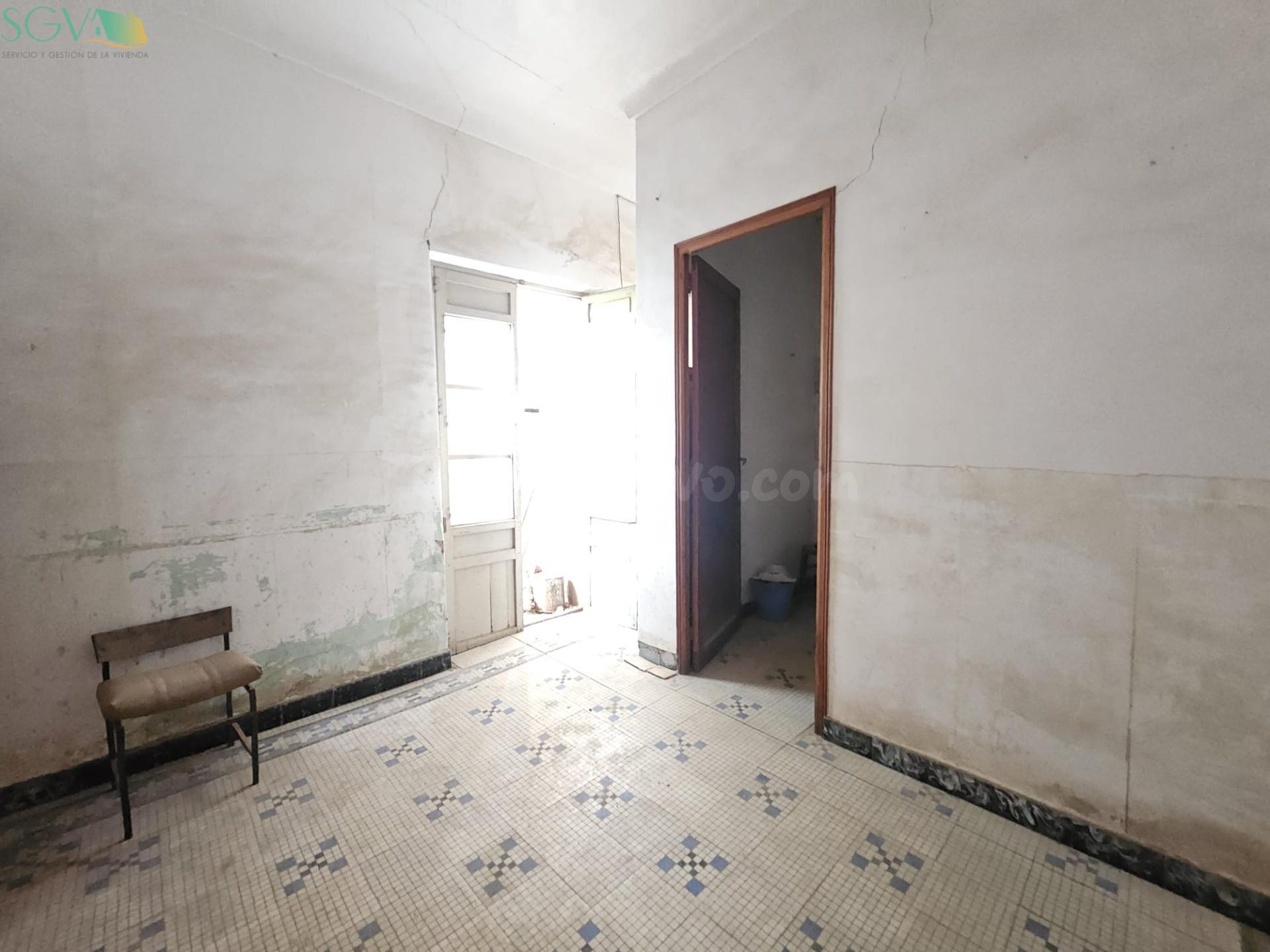 SE VENDE CASA PARA REFORMAR EN EL BARRIO DE SAN ROQUE - NOVE - foto 3