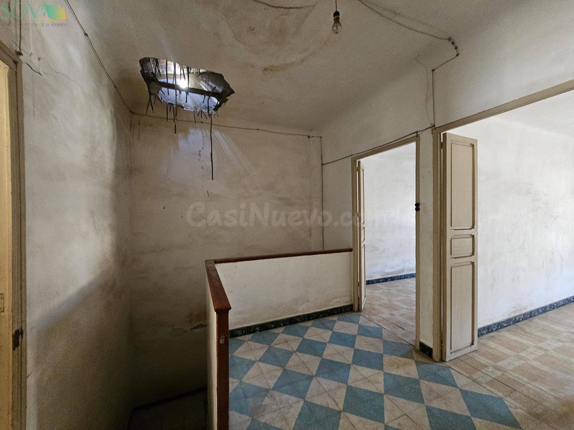 SE VENDE CASA PARA REFORMAR EN EL BARRIO DE SAN ROQUE - NOVE - foto 4