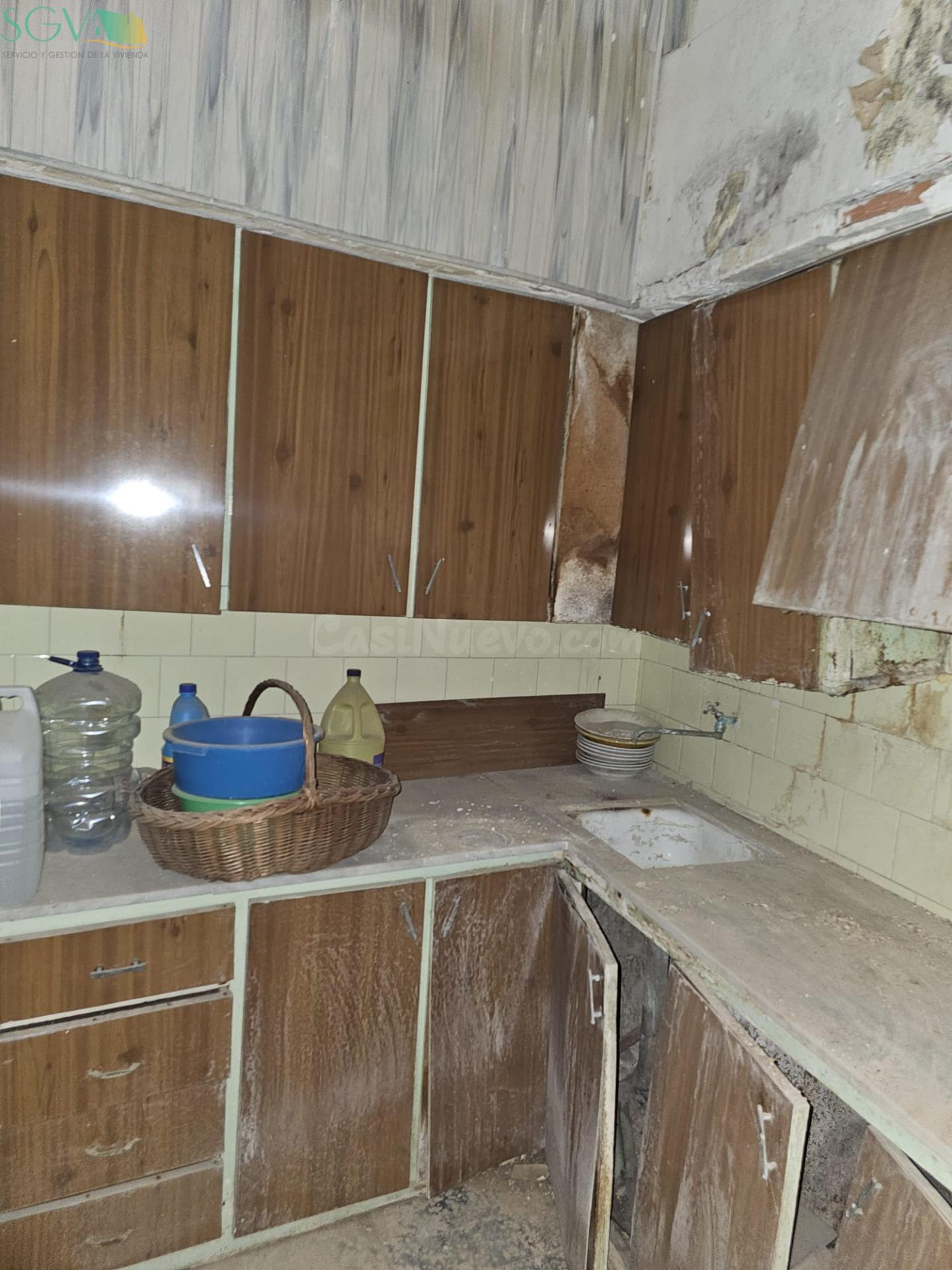 SE VENDE CASA PARA REFORMAR EN EL BARRIO DE SAN ROQUE - NOVE - foto 5