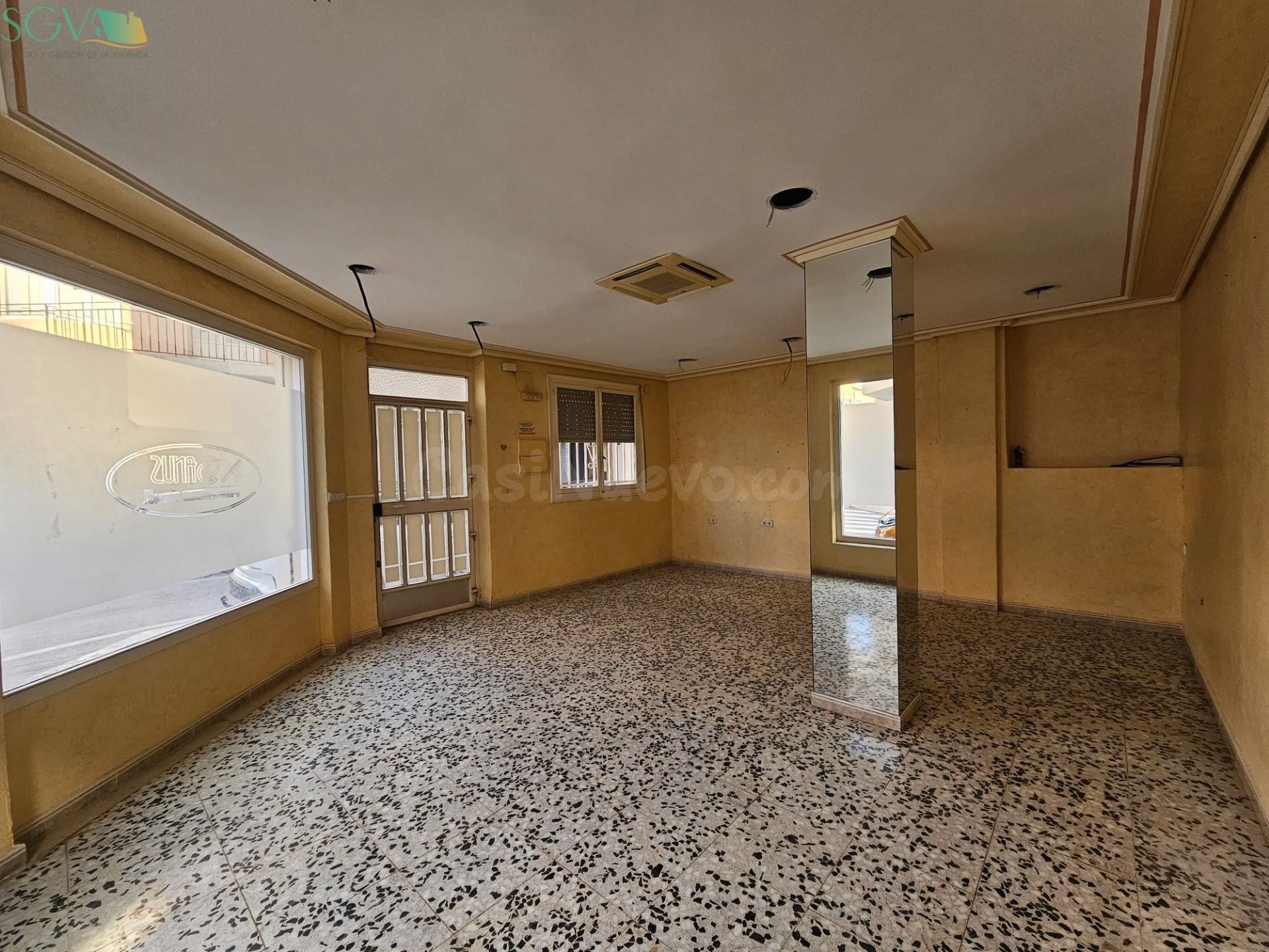 SE VENDE LOCAL EN EL CENTRO DE NOVELDA - ALICANTE