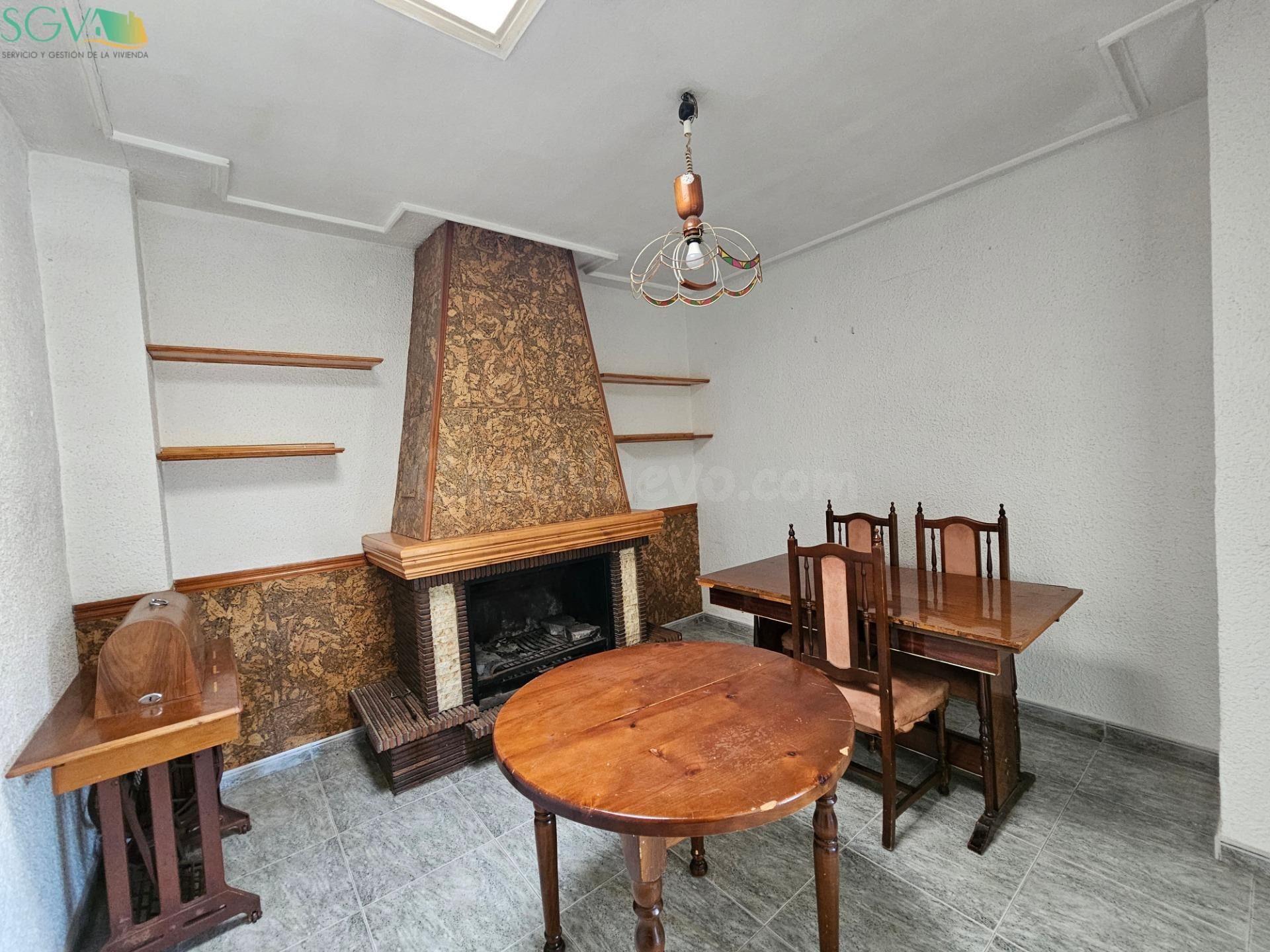 SE VENDE PRIMER PISO INDEPENDIENTE EN EL BARRIO LAS HORCAS - NOVELDA (ALICANTE)