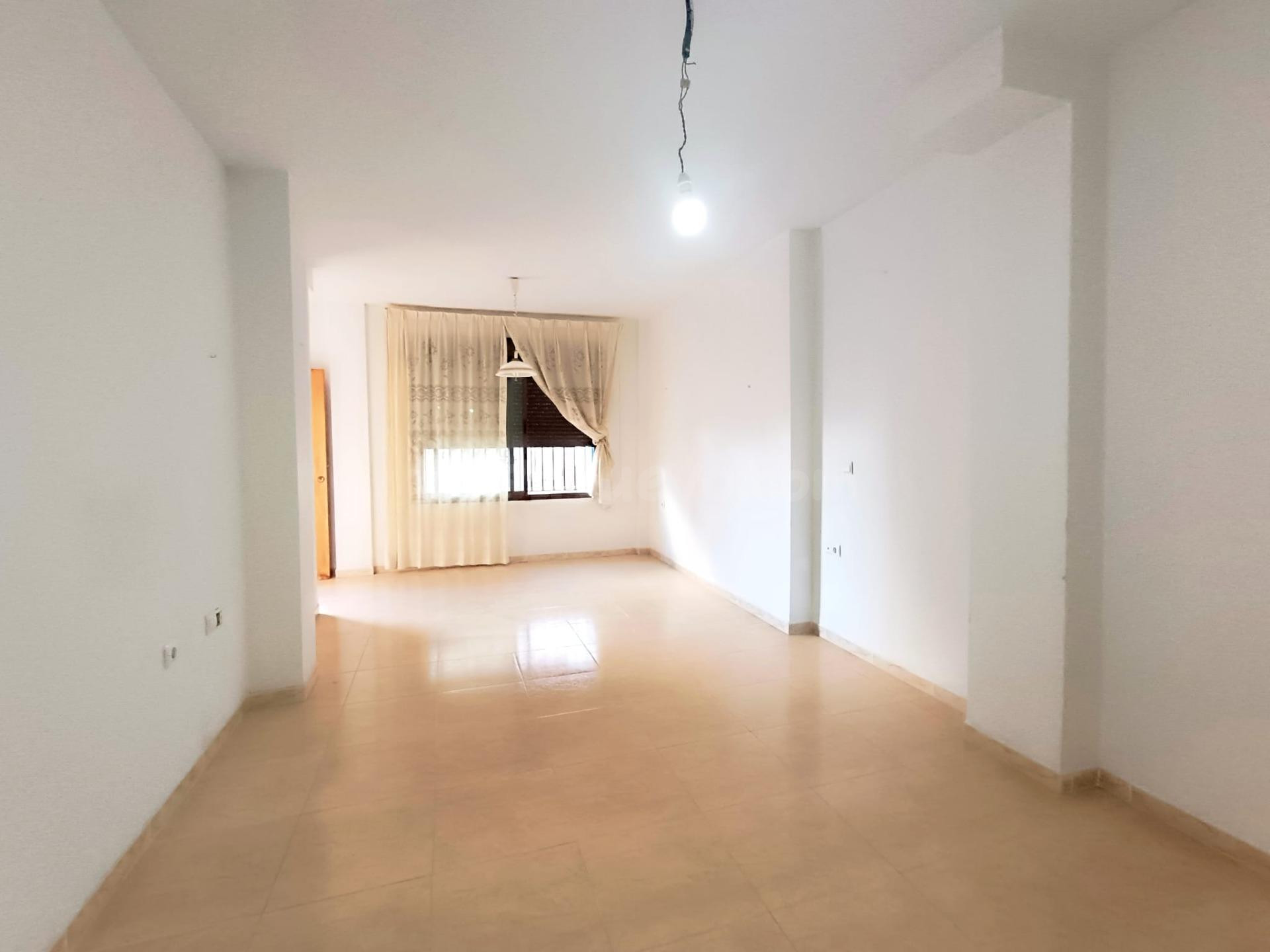 Piso de 4 dormitorios en venta en Dalias - foto 3