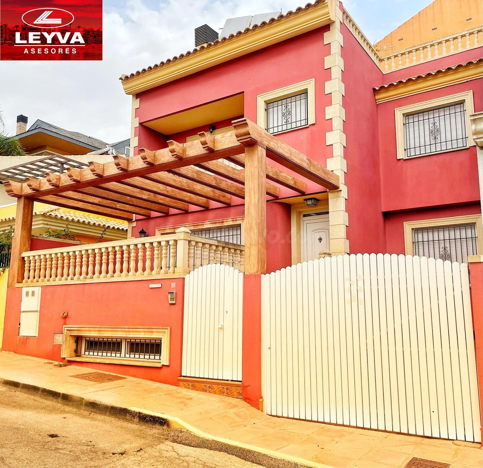 ESPECTACULAR CHALET INDEPENDIENTE EN VENTA EN MAZARRÓN