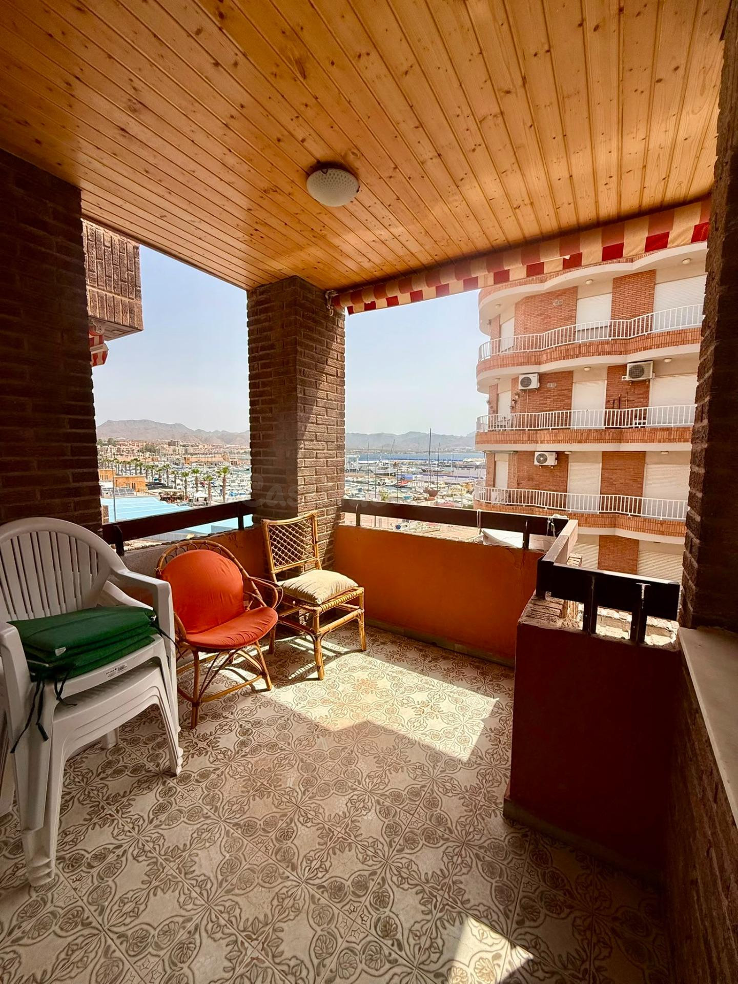 ¡Despierta cada mañana con vistas al puerto deportivo de Puerto de Mazarrón!