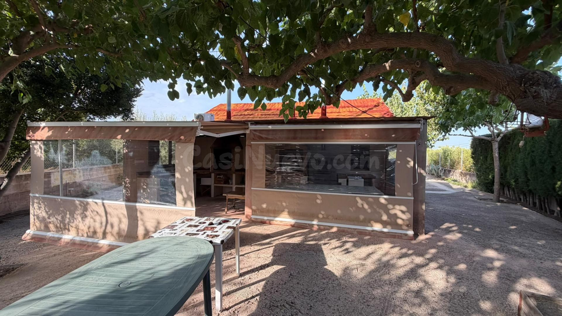 SE VENDE FINCA VALLADA CON CASITA Y ALMACEN
