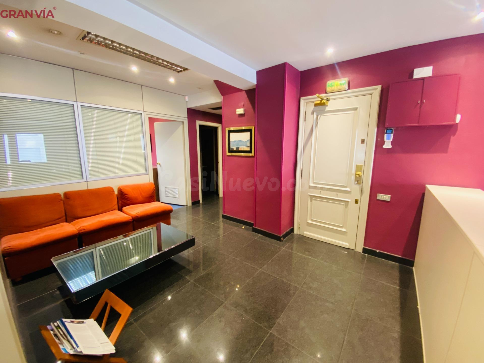 Amplia oficina en alquiler