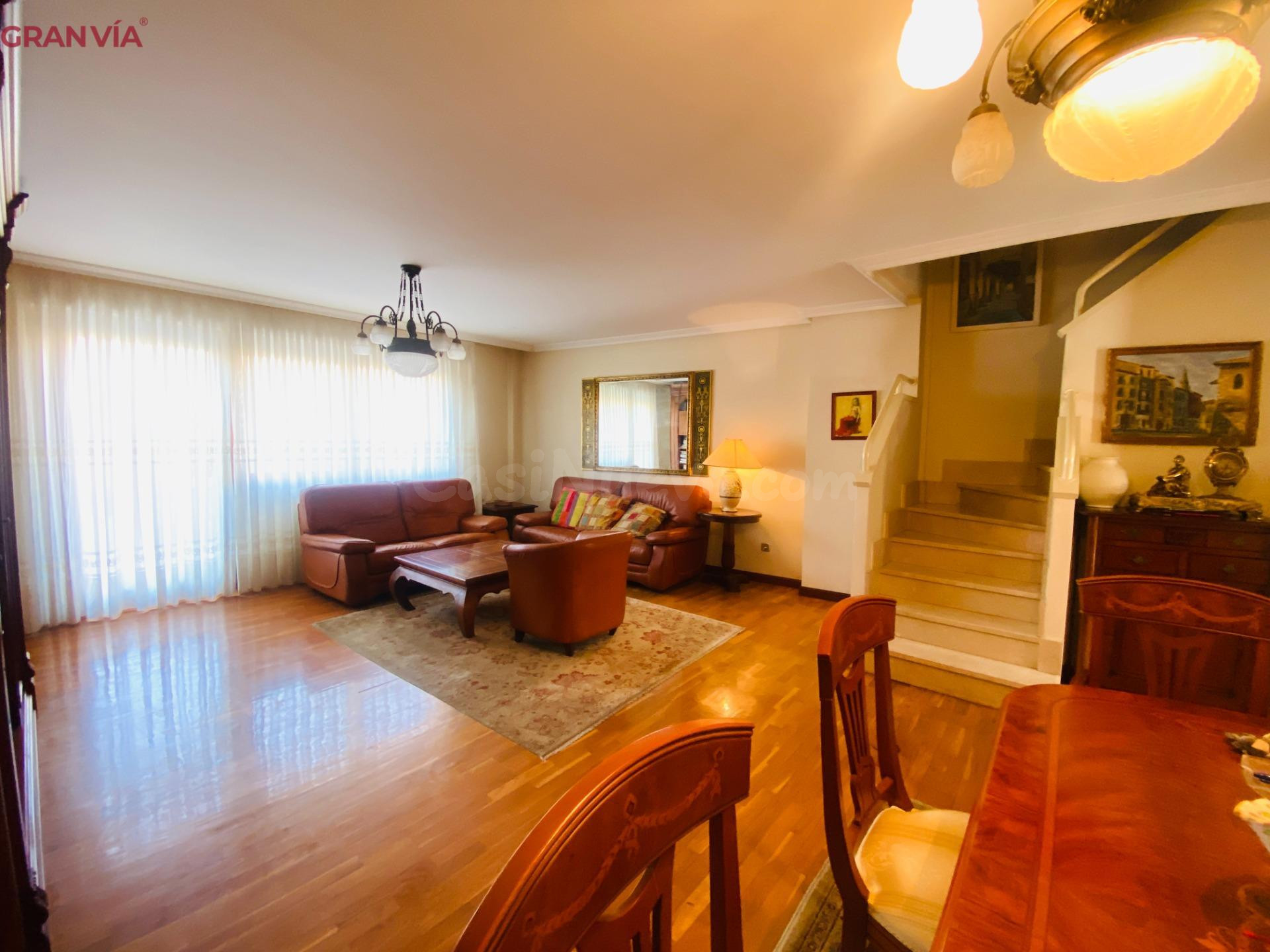 Amplio unifamiliar en venta en Lardero